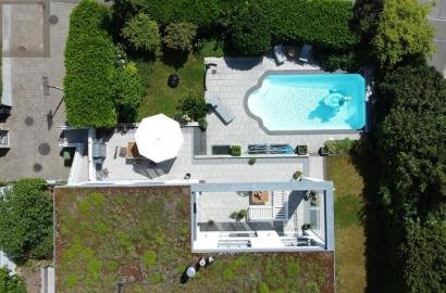 moderne Villa mit Pool, viel Licht und Komfort