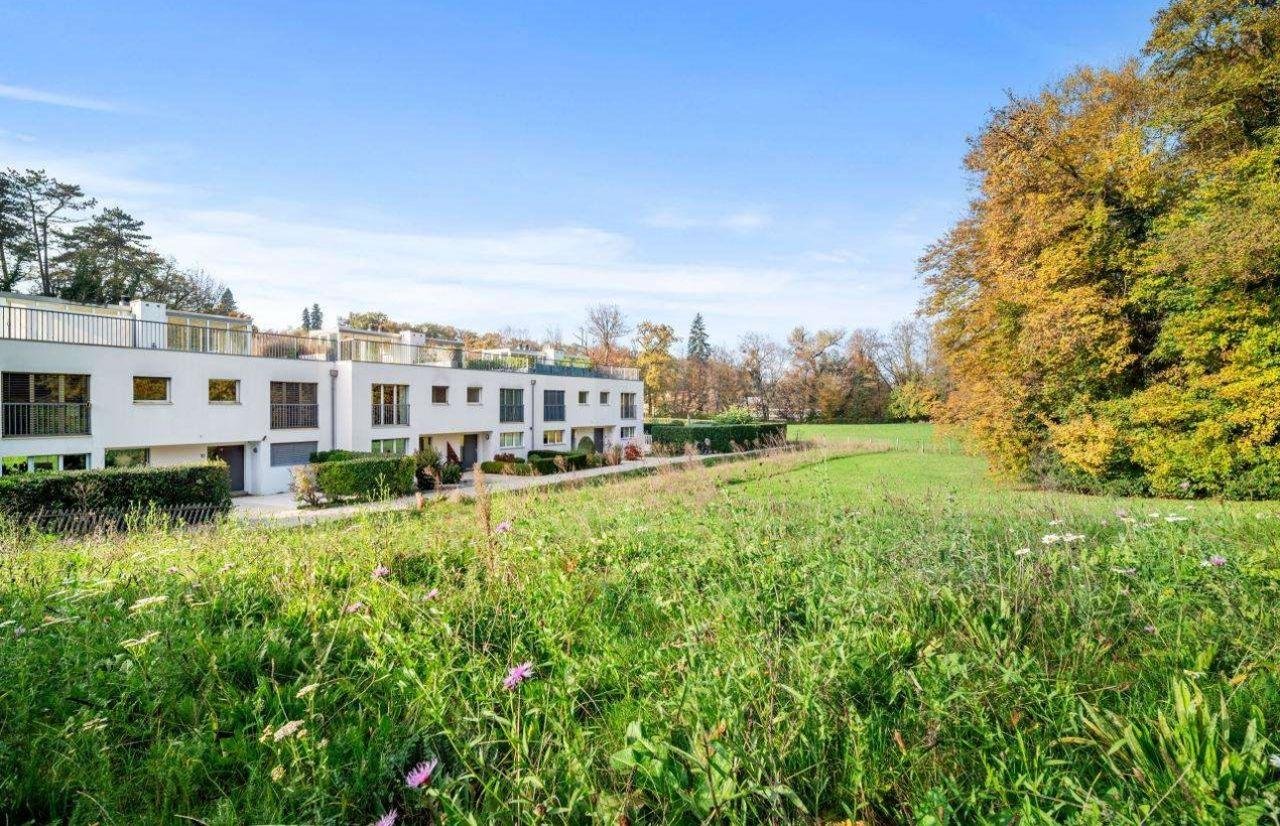Laura Aguilera Royal Residence With Breathtaking Views