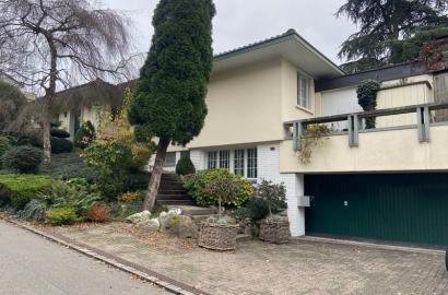 "Luxuriöses, freistehendes 5 1/2 Zimmer Einfamilienhaus in Herrliberg mit Schwimmbad"